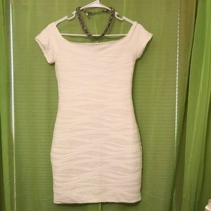 White patterned body-con dress